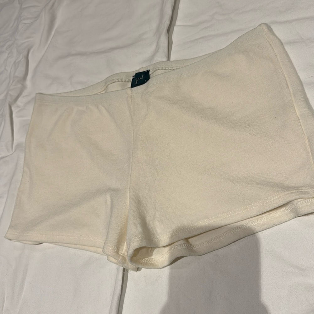 Geel Roxie Shorts - Picture 3 of 5